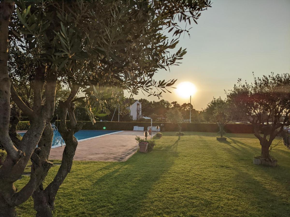 Vista - Lake & Pool سيرمِيوني المظهر الخارجي الصورة